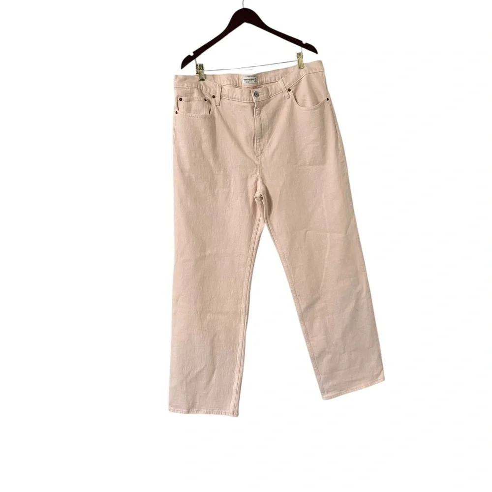 ABERCROMBIE & FITCH The 90’s Relaxed High Rise Pink Jeans